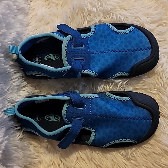 Water shoes, Boy's xL, shoe size 11/12, Junior, swimming shoes - Picture 7 of 8